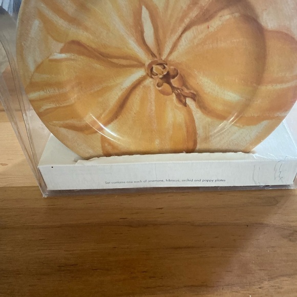 Pier1 Assiettes Watercolor Blooms Purple and Yellow Set Of 2 Ceramic 8”Plates - Picture 3 of 14